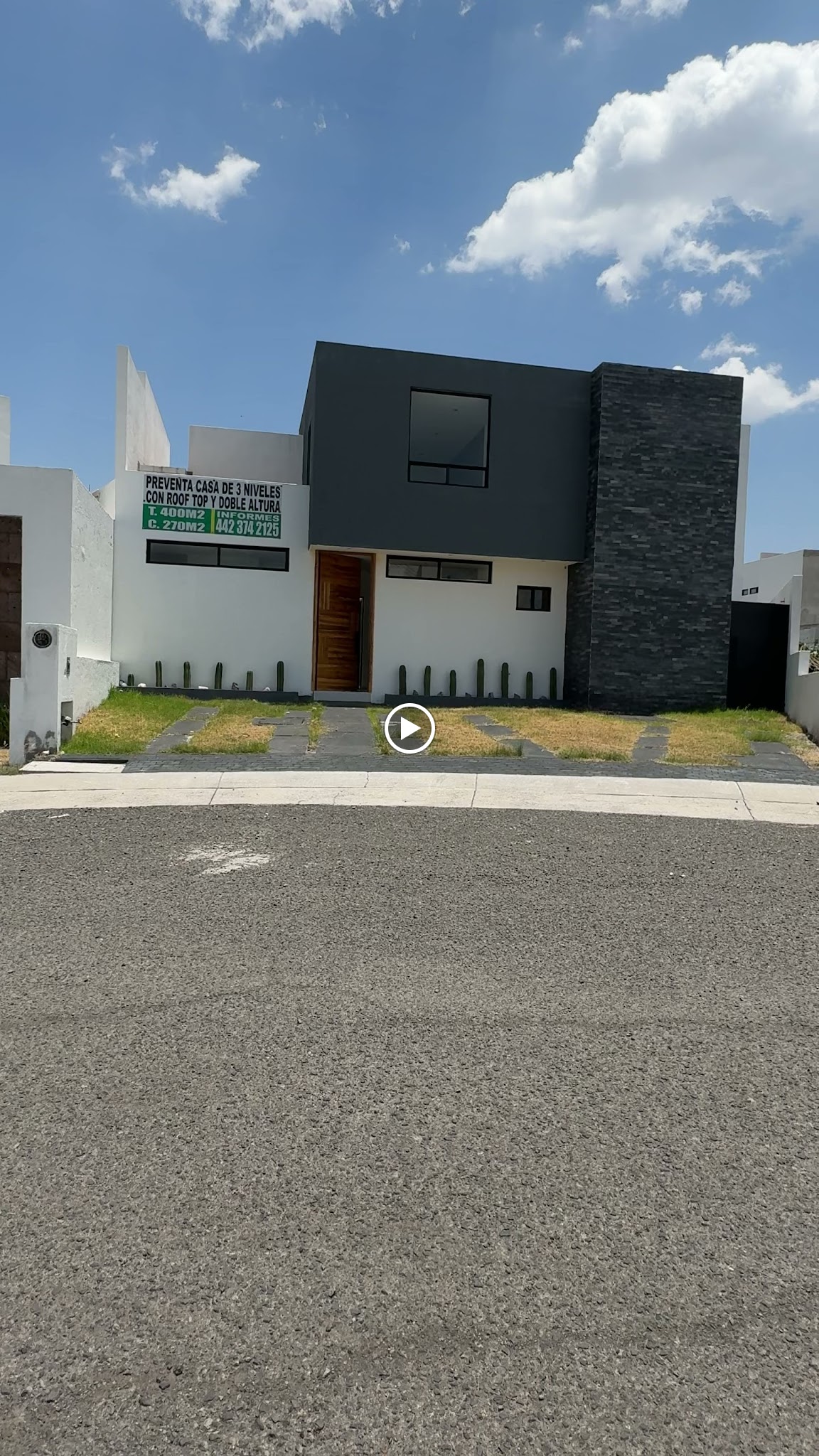 Fachada de casa moderna en Juriquilla